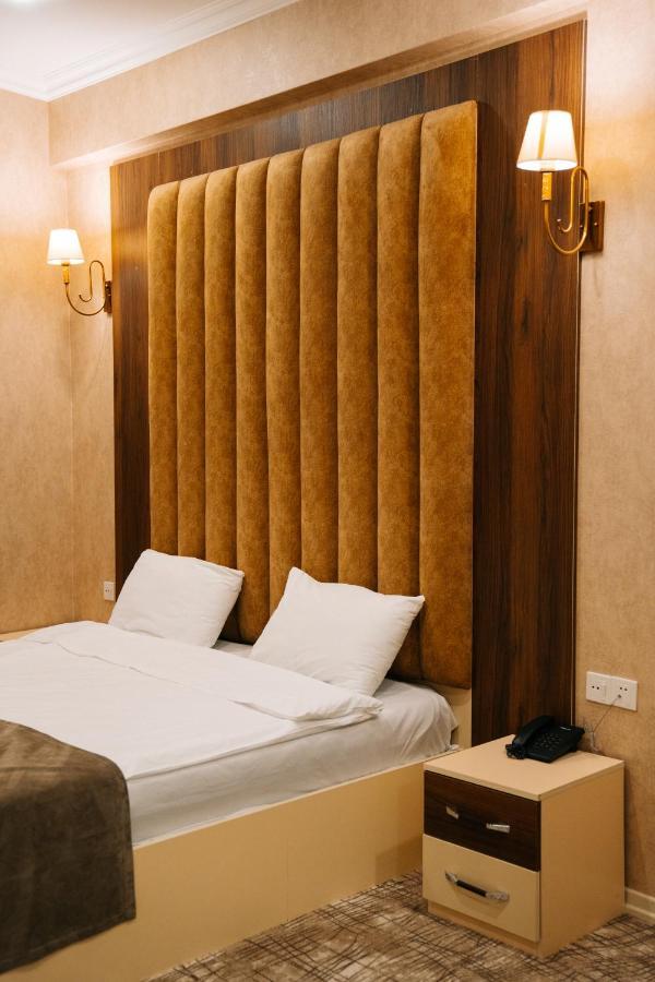 The Clocktower Hotel Баку Екстериор снимка