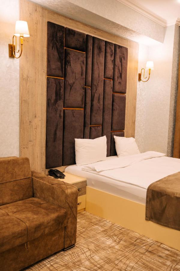 The Clocktower Hotel Баку Екстериор снимка