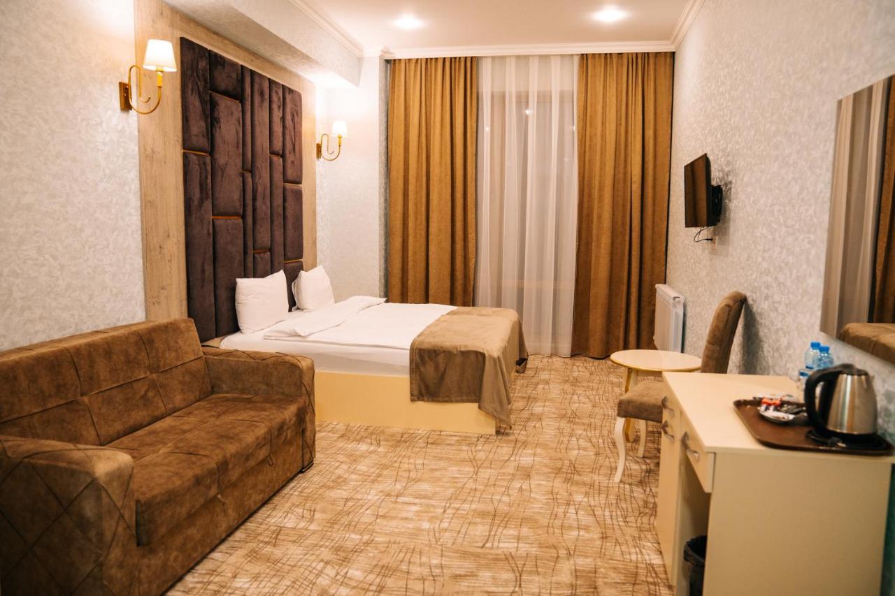 The Clocktower Hotel Баку Екстериор снимка